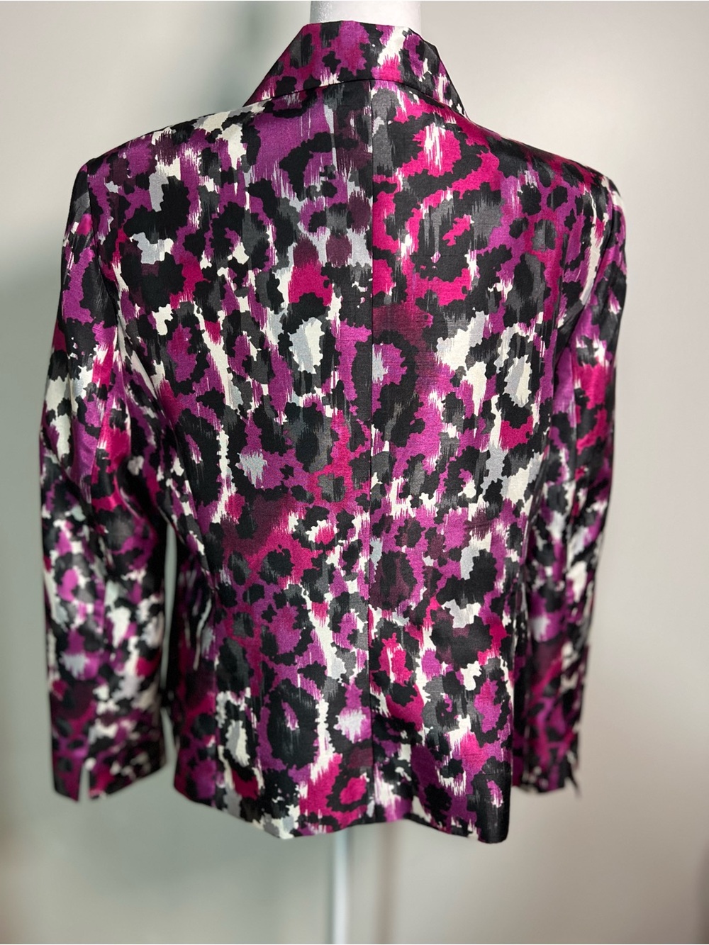 Kasper Magenta and Black Leopard Print Satin Blazer - Picture 2 of 3